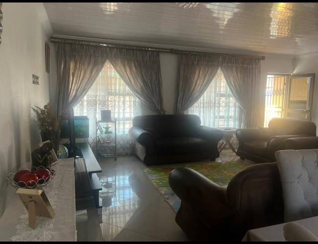 3 BEDROOM HOUSE FOR SALE IN HESTEAPARK